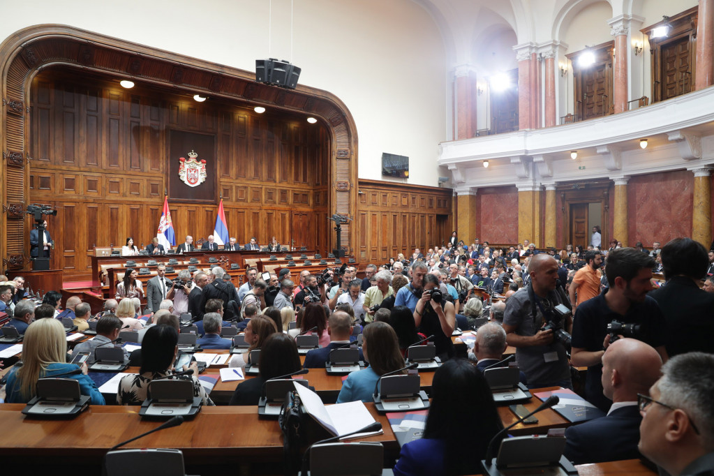 Skupština usvojila izmene Zakona o ministarstvima: Na fotelju čeka 25 ministara
