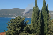Požar bukti kod Herceg Novog: Turisti u panici, izgoreo jedan objekat (VIDEO)