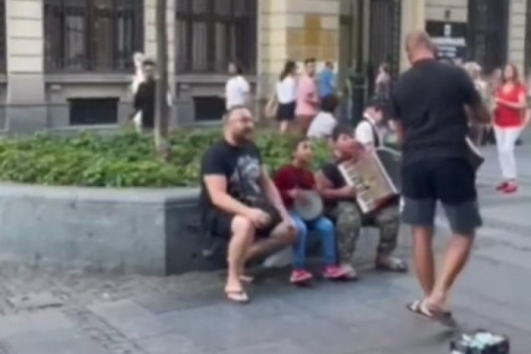 Gest jednog Beograđanina ostaviće vas bez teksta! Cela Knez Mihailova mu aplaudirala zbog ovog poteza (VIDEO)