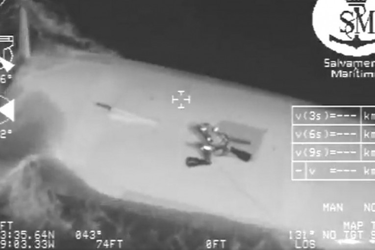 "Opstanak je bio na ivici nemogućeg": Nesvakidašnja scena spasavanja mornara koji je 16 sati bio nasred Atlantika (VIDEO)