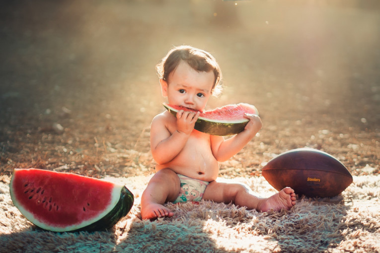 Da li je dobro piti vodu nakon lubenice i da li je bezbedno jesti njene semenke? Evo šta kažu nutricionisti