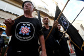 SKANDAL! Ustaški pozdravi i nacističko salutiranje: Hrvati u Kninu proslavili etničko čišćenje Srba (VIDEO)