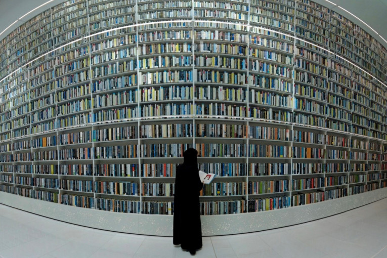 Nova senzacija u Dubaiju: Otvorena biblioteka u obliku knjige sa preko milion naslova (FOTO/VIDEO)