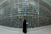 Nova senzacija u Dubaiju: Otvorena biblioteka u obliku knjige sa preko milion naslova (FOTO/VIDEO)