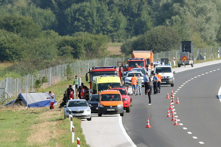 Prvi snimak sa mesta nesreće na hrvatskom auto-putu: Crni bilans od jutros - 11 putnika poginulo! (VIDEO)