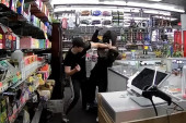 Vlasnik prodavnice sedam puta izbo lopova koji je pokušao da ga opljačka (UZNEMIRUJUĆE)