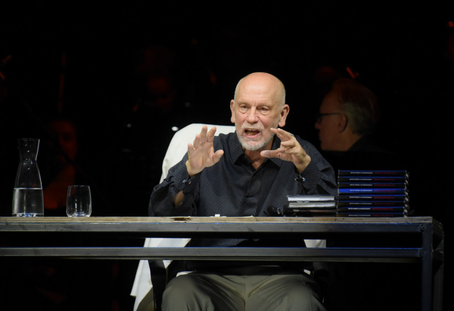 Džon Malkovič maestralan u „Paklenoj komediji“: Ovacije za holivudsku zvezdu na Feliks Romulijani (FOTO)