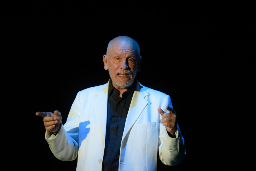 Džon Malkovič maestralan u „Paklenoj komediji“: Ovacije za holivudsku zvezdu na Feliks Romulijani (FOTO)