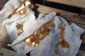 "Pampers" pelene pune zlatnog nakita: Carinici sprečili krijumčarenje na prelazu Preševo (FOTO)