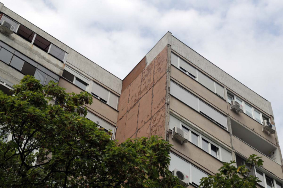 Skuplje premestiti staru nego postaviti novu klimu: Rokovi za izmeštanje klima-uređaja sve bliži, majstori i vlasnici se čupaju za kosu!