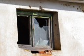 Vandalski čin koji je uznemirio javnost: Kamenovanje kuće u Mostaru uznemirilo srpsku povratničku porodicu
