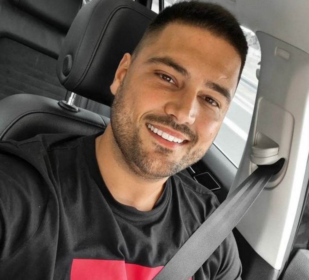 Ljubi Perućici nevreme nanelo veliku štetu: Grad veličine jajeta mu uništio dva automobila, na vratima od terase rupe!