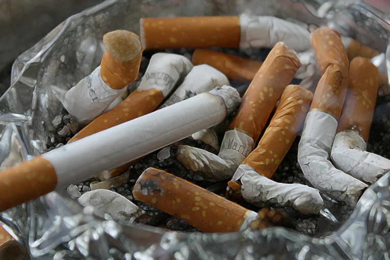 Trik zlata vredan: Rešite se očas posla mirisa cigareta u kući