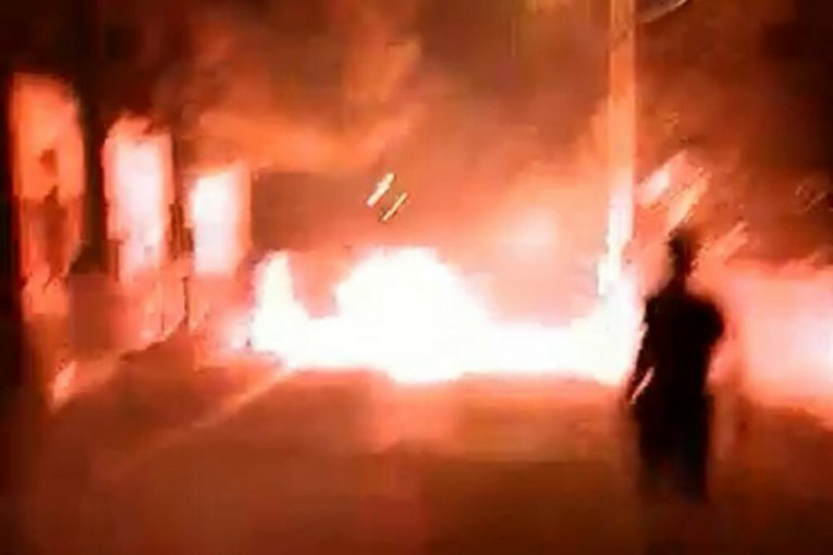 Novi sukob delija i grobara: Samo je policija sprečila opšti haos, posao i za hitnu pomoć (VIDEO)