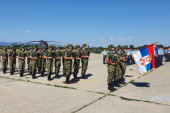 Predsednik Vučić otkriva: Povećenje plata za vojsku od 25 odsto