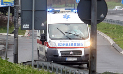 BMW-om u banderu! Troje mladih povređeno u Kragujevcu, vozilom uporavljao maloletnik (VIDEO)