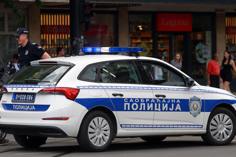 Hapšenje u Boru: Bežao od policije, pa povredio dvojicu saobraćajaca automobilom