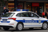 Karambol na Voždovcu: Vozač "alfe" se zakucao u parkirane automobile! (VIDEO)