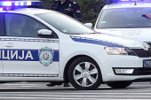 Filmska potera u Novom Pazaru: Bežao policiji automobilom, pa nastavio peške!