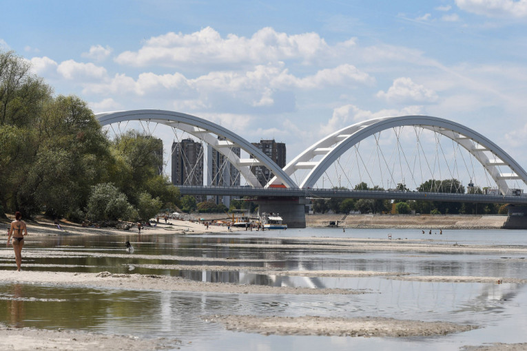 Nivo Dunava na stogodišnjem minimumu, rekama neće moći da se plovi: "Voda je esktremno niska" (FOTO)