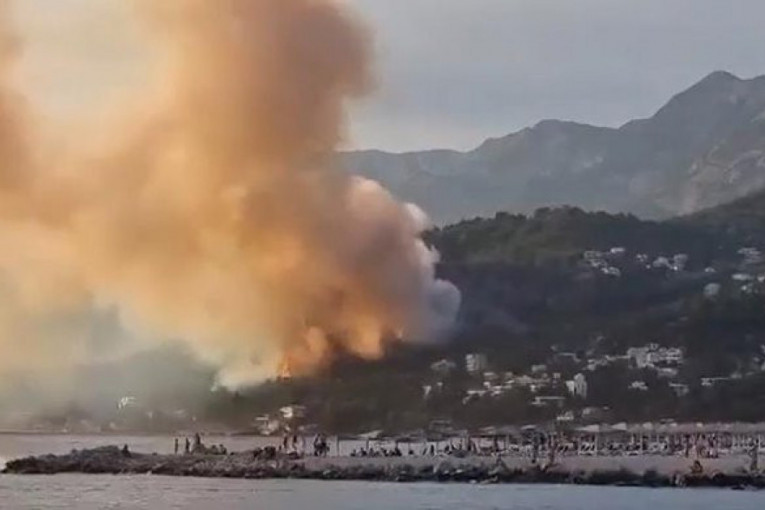 Veliki požar između Bara i Sutomora se oteo kontroli: Čule se detonacije, saobraćaj pušten naizmenično (FOTO/VIDEO)
