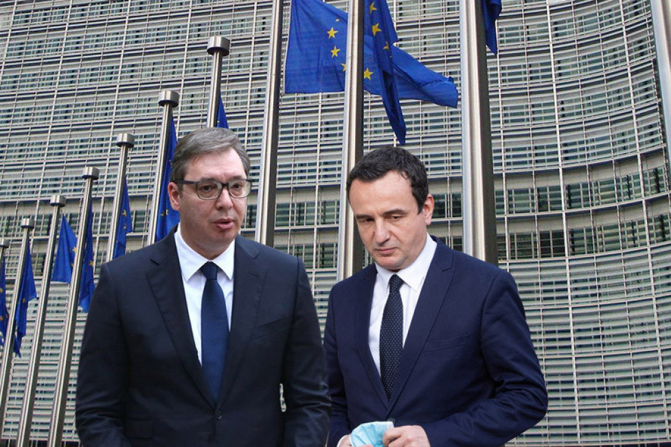 Vučić Kurtiju: Statusno pitanje završeno, srećan put u Brisel