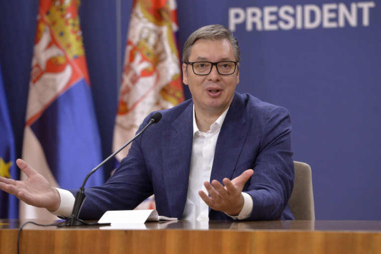 Snažne reči predsednika Vučića: Nečete dobiti naš blagoslov za sopstveno uništenje (VIDEO)