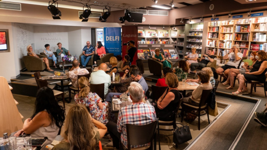 Zajedno napisale roman, a prvi put se srele na promociji: Pisanje knjige u četiri ruke (FOTO)