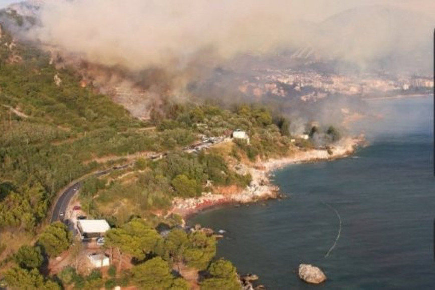 Požari na crnogorskom primorju stavljeni pod kontrolu! Objekti i crkva odbranjeni od vatrene stihije (FOTO/VIDEO)