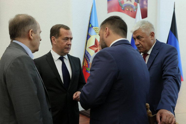 Medvedev po nalogu Putina održao sastanak sa šefovima Donbasa
