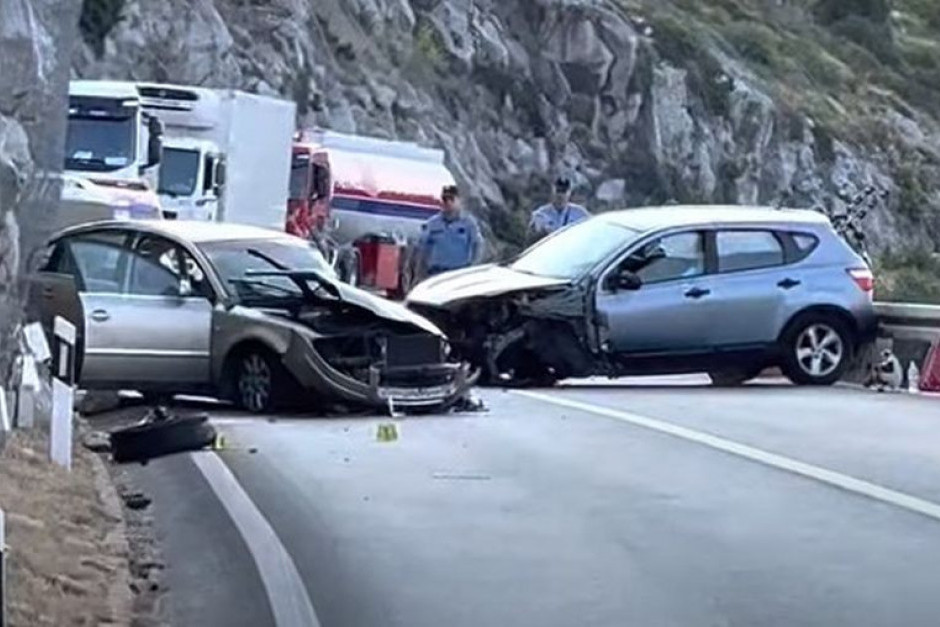 Stravična saobraćajna nesreća u Dubrovniku: Sudar dva automobila, više povređenih (VIDEO)