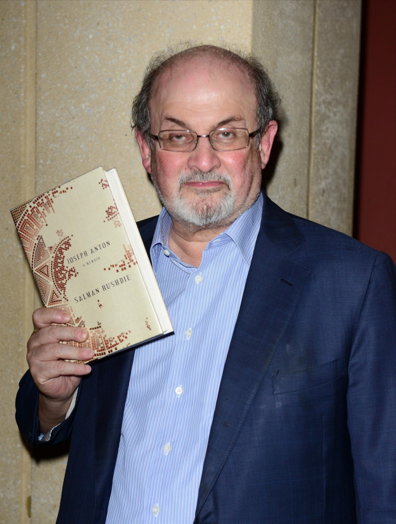 Sedmica u svetu: Napad na slavnog pisca, Trampove muke sa FBI i misterija krimske eksplozije