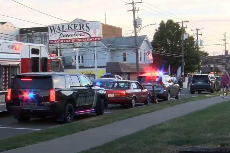 Automobil se zaleteo u grupu ljudi koja je prikupljala humanitarnu pomoć: Jedna žrtva i 17 povređenih u Pensilvaniji (VIDEO)