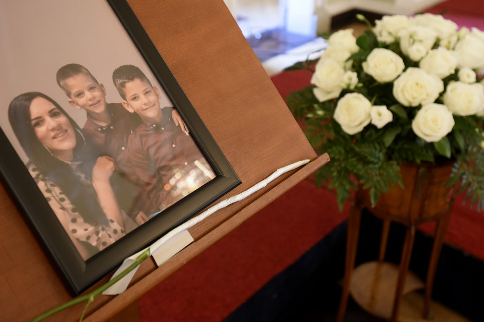 Potresne reči u čitulji: Suprug ubijene majke sa decom se oprostio od najmilijih (FOTO)