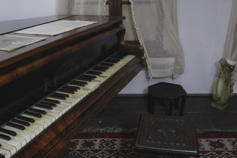 Stočić kao poklon od sultana, klavir na kom je lično svirao: Mokranjčeva kuća odoleva zubu vremena i privlači posetioce u Negotin (FOTO)