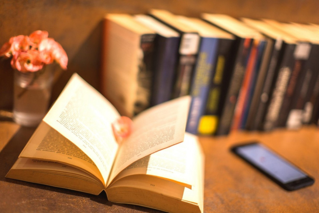 Kako preživeti haos: Patrijarh Porfirije na promociji knjige Zorice Tomić (FOTO)