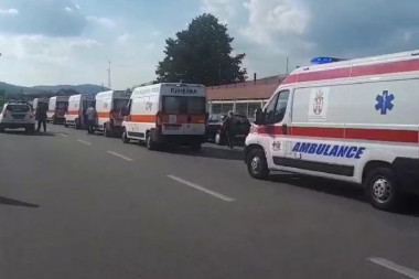 Srpska deca povređena u udesu u Bugarskoj stigla na granicu sa Srbijom: Prebacuju ih u Beograd (FOTO/VIDEO)