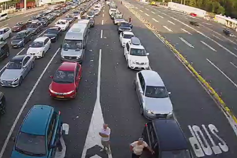 Na Batrovcima kolaps - čeka se i do šest sati, krkljanac na Evzoniju (FOTO/VIDEO)