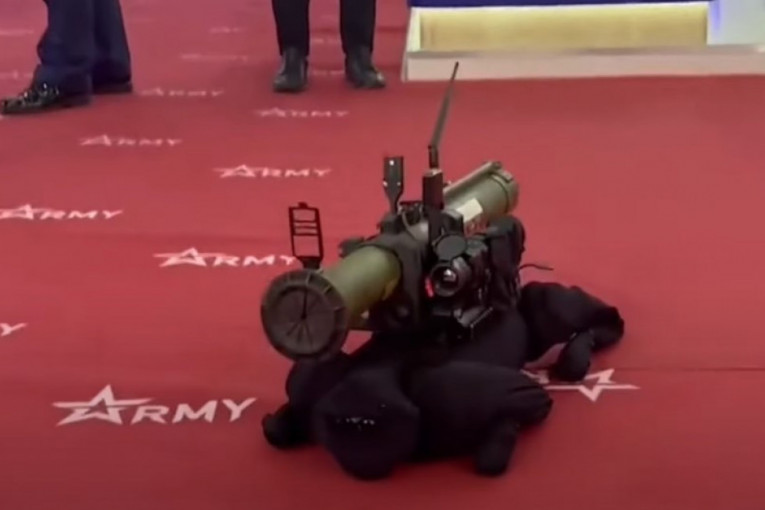 Rusi predstavili robota-psa na sajmu naoružanja: Može da puca, ali i da izvodi civilne zadatke (VIDEO)