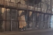Opklada ili TikTok izazov? Mladić sa kutijom na glavi vozi trotinet kroz Zemun (VIDEO)