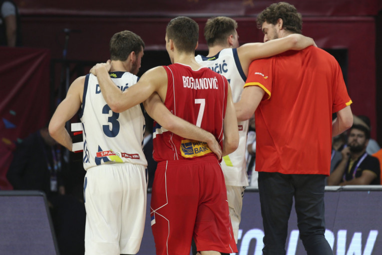 FIBA objavila fotografiju koja vredi hiljadu reči! Da, tužna i šokirana NBA zvezda (FOTO)