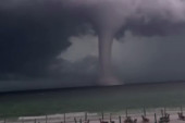 Veliki "vodeni tornado" na Floridi sve zaprepastio: Sve je trajalo oko 20 minuta i onda je samo nestao (VIDEO)