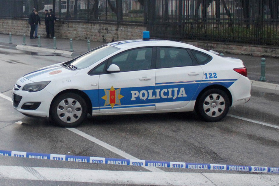 "Mercedes" odleteo u vazduh! Bomba bačena na automobil u Nikšiću