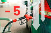 Može li gorivo još pet dinara nadole: Nafta u svetu pala na cenu pre "zamrzavanja“ u Srbiji