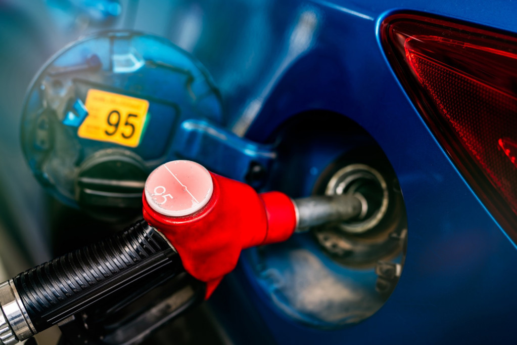 Od ponoći nove cene goriva: U Crnoj Gori benzin skuplji 12 evrocenti po litru, evrodizel jeftiniji