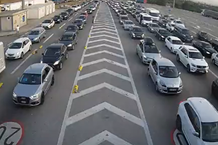 Bački Vinogradi - čekanje na izlaz dva sata, a evo kakva je situacija sa ostalim graničnim prelazima (VIDEO)