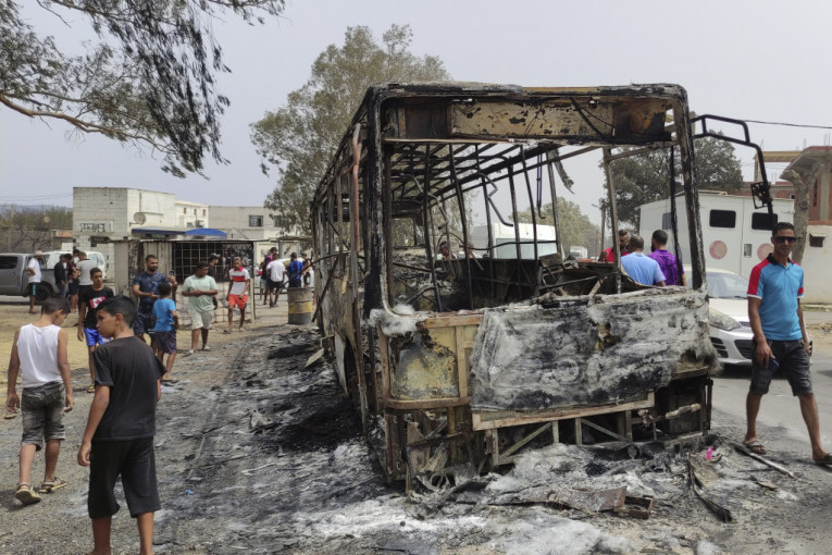 Svet se moli za Alžir: U požarima stradala 41 osoba, povređene 183 (VIDEO)