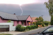 Jako nevreme pogodilo Srbiju: Grmljavina, munje i nestanak struje, ali neki su se i obradovali kiši (FOTO/VIDEO)