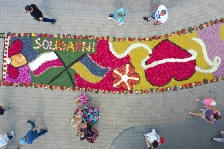Meksikanci napravili najveći tepih od piljevine na svetu: Dug četiri kilometara, težak 80 tona (FOTO/VIDEO)
