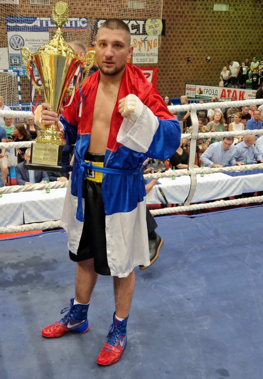 Nokautiran i Finac! Veljko gazi redom! (FOTO)